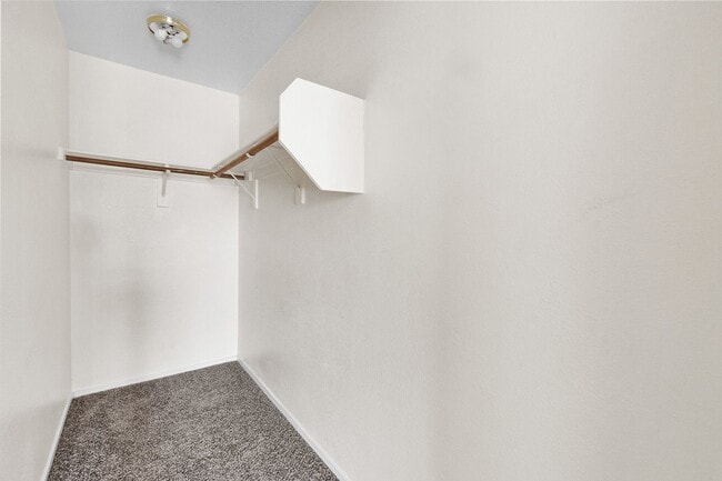 Building Photo - 2nd Floor Condo in a Gated Northeast Commu...