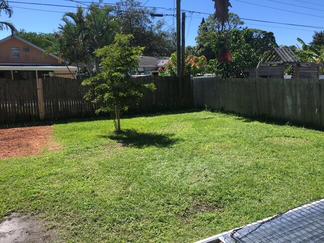 Building Photo - 3310 New England St