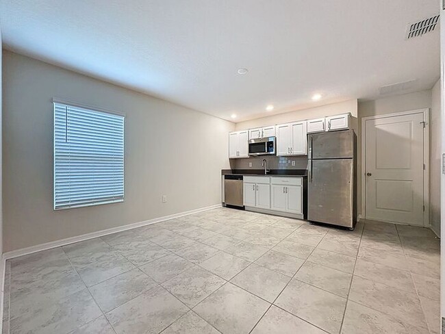 Building Photo - RESORT STYLE HOME IN STOREY CREEK