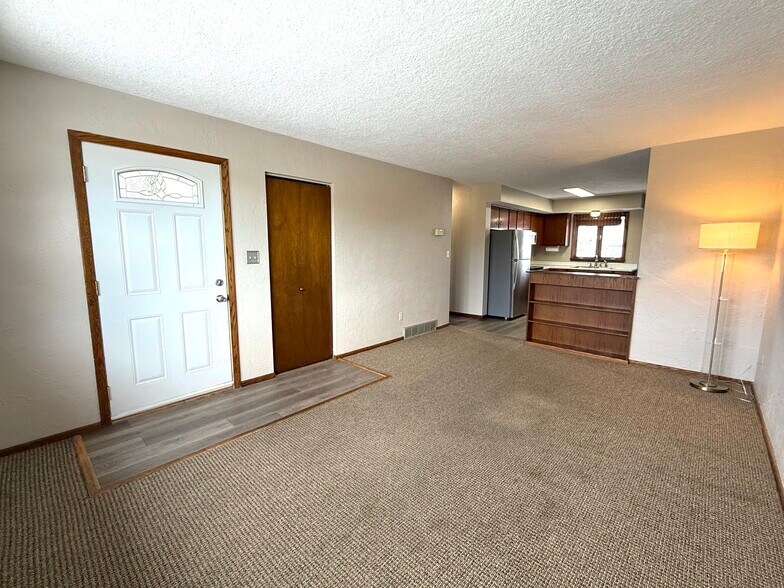 Building Photo - 1814 Spruce Dr