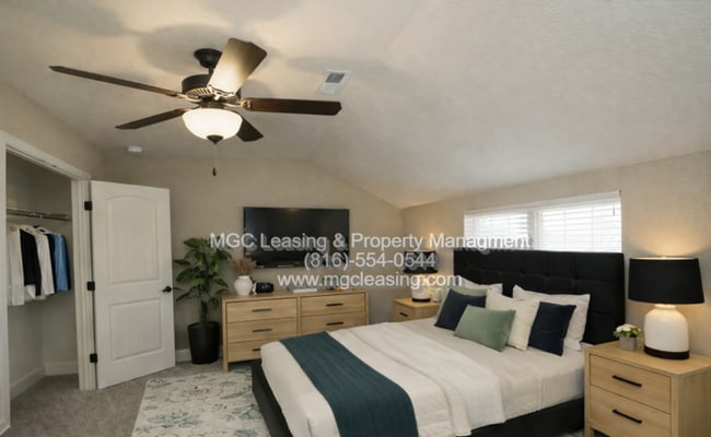 Building Photo - EAGLE CREEK LUXURY TOWNHOME