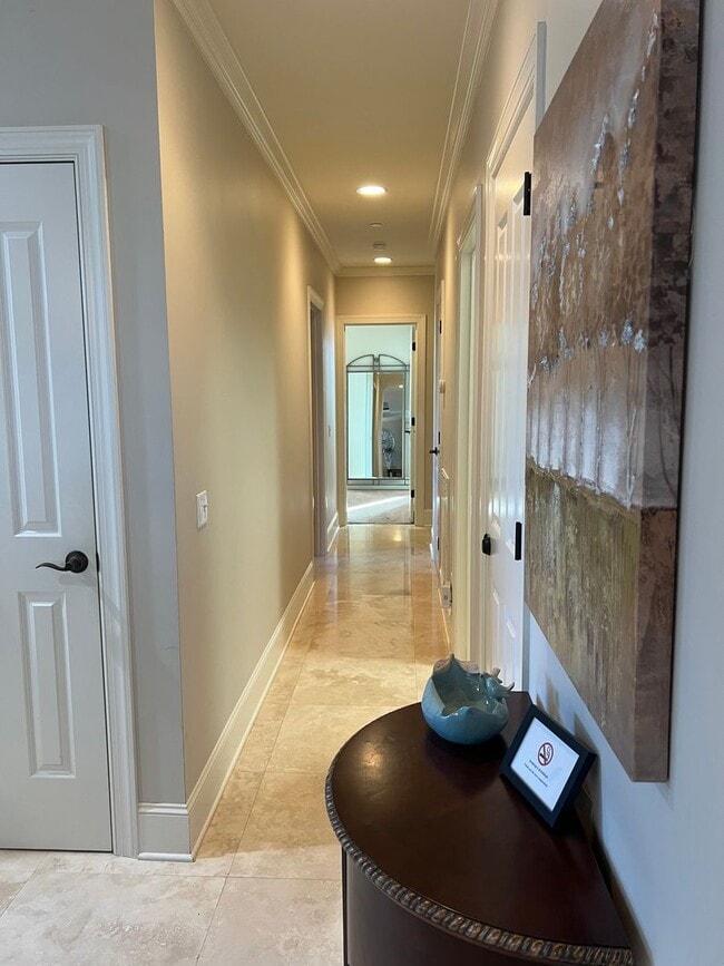 Building Photo - Walk to the Beach from this Furnished and Renovated Condo!