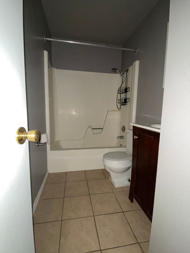 Building Photo - 213 Sunnyridge Ct