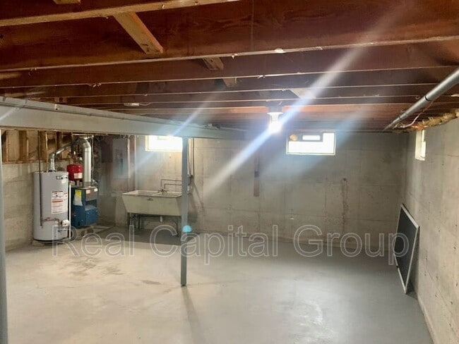 Building Photo - 33 Panama Ln