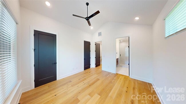 Building Photo - 156 Mattoon St