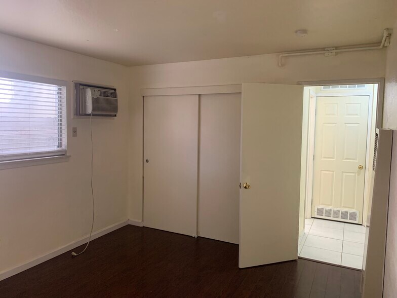 Building Photo - 2103 3rd St