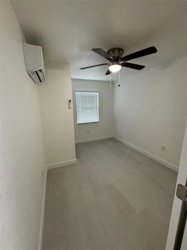 Building Photo - 626 37th St