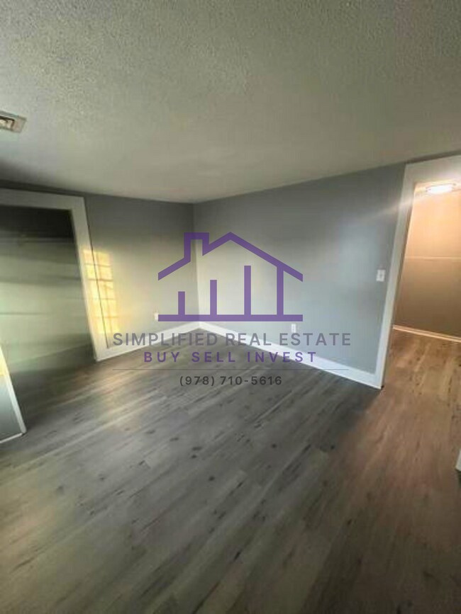 Building Photo - 418 River St