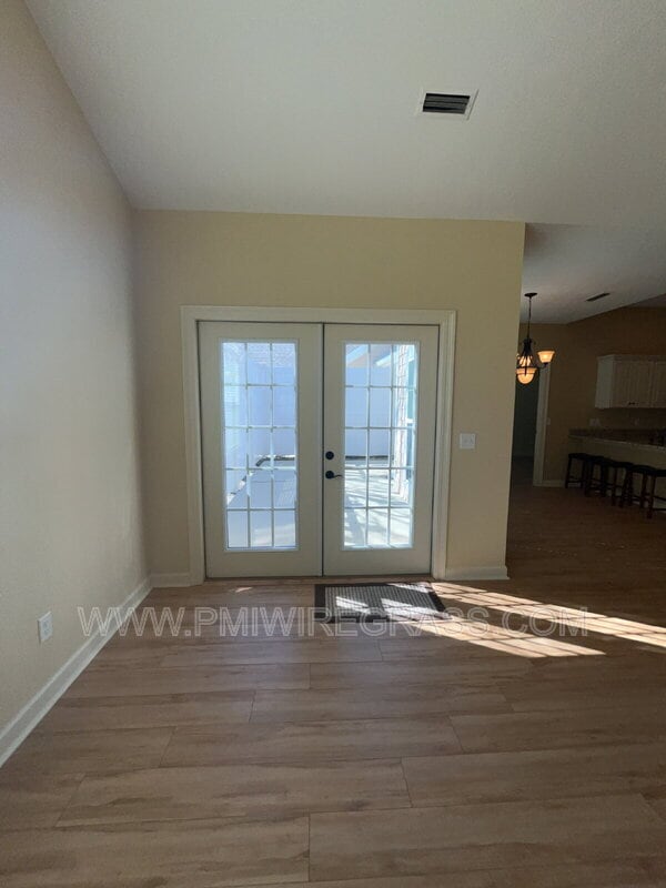 Building Photo - 306 Hidden Creek Cir