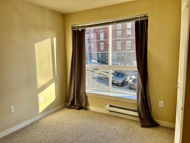 Building Photo - Spacious 2 Bedroom Condo at the Tobira – Central Location