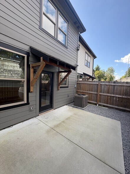 Building Photo - 628 Wallace Ct