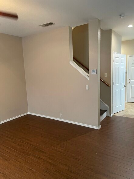 Building Photo - 2220 Stoneleigh Pl