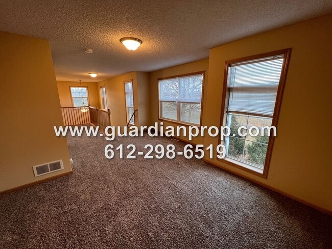 Building Photo - Huge End Unit Townhouse Available Now, Open Floor Plan, Loft Area, 2 Car Garage