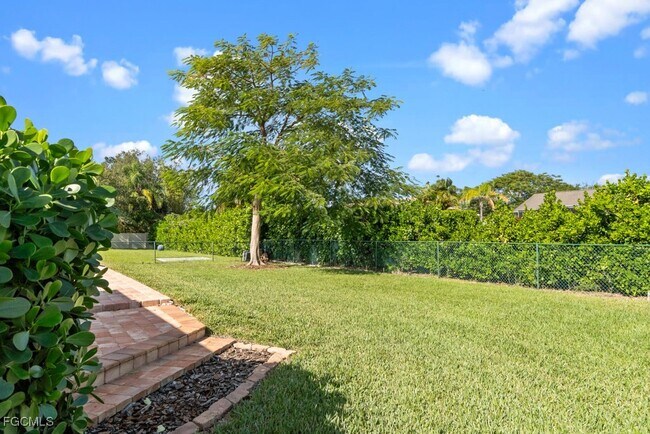 Building Photo - 1384 Burgundy Dr