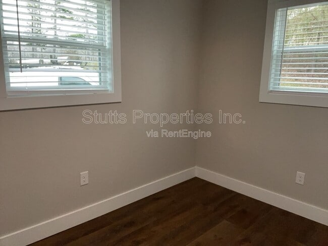 Building Photo - 633 Rivermont Rd