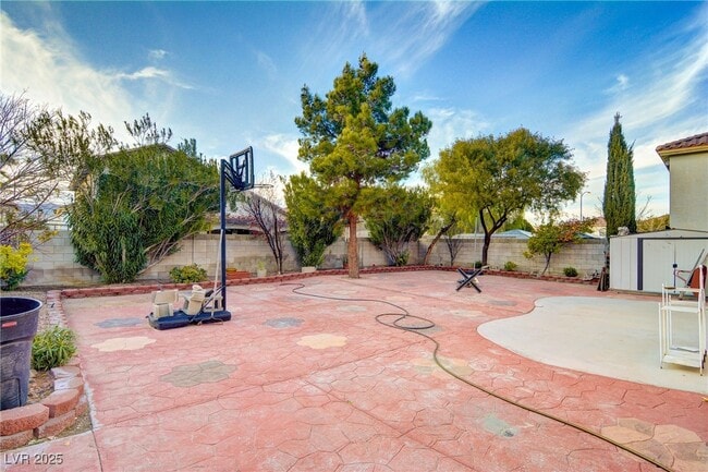 Building Photo - 5831 Salmon Falls St