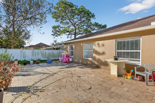 Building Photo - 1121 SW Ivanhoe St