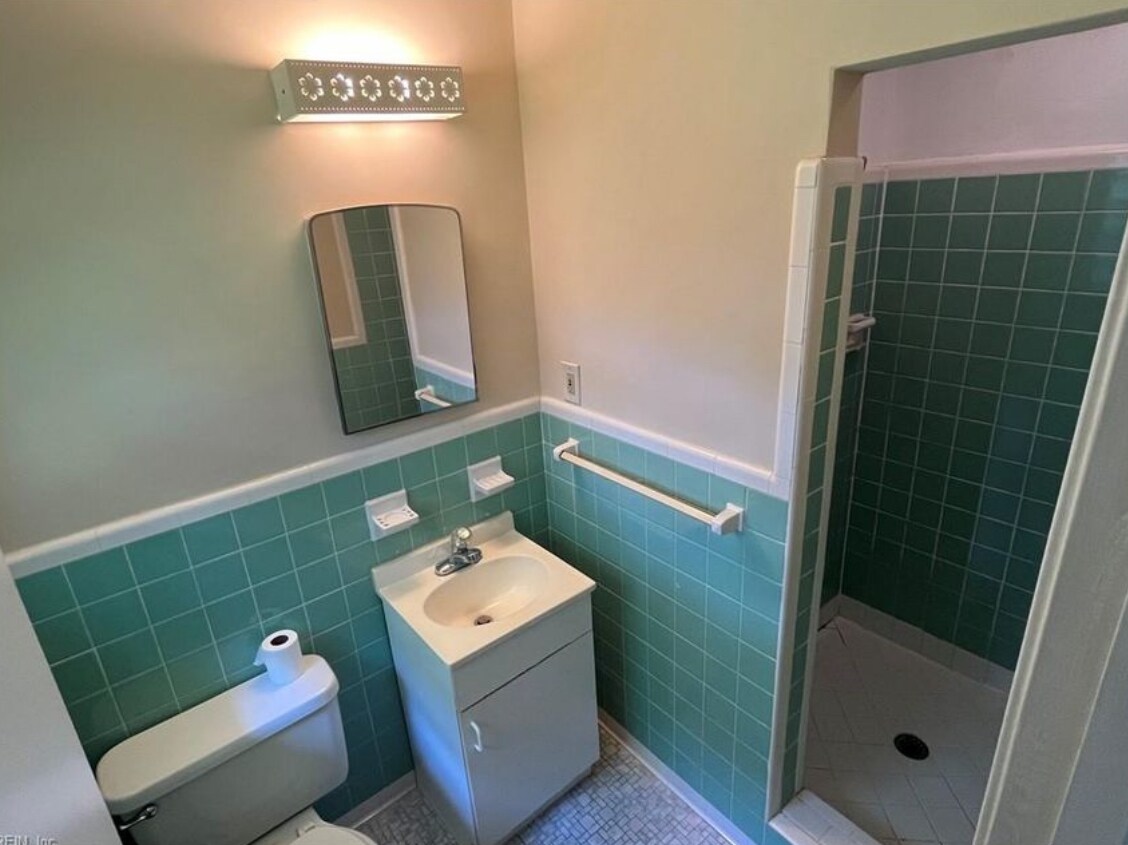 Building Photo - 229 Bridgeview Cir