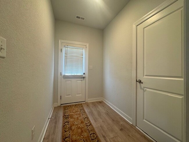 Building Photo - Immaculate Four Bedroom Home in Joliff Lan...