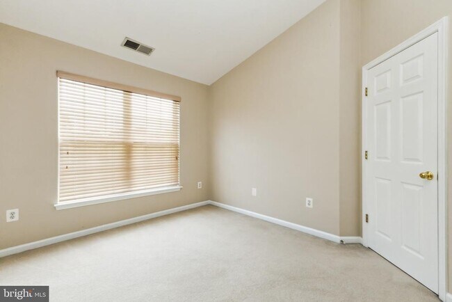 Building Photo - 49 Inkberry Cir