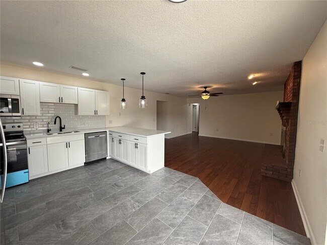 Building Photo - 6202 Brandon Cir