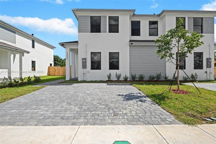 Primary Photo - 22021 SW 114th Ave