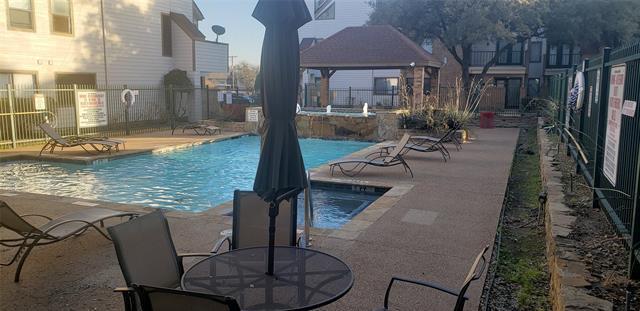 Building Photo - 2311 Balsam Dr