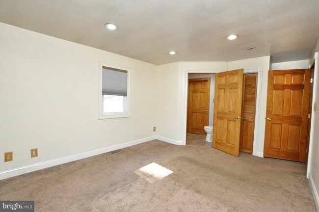 Building Photo - 154 Old Marlton Pike