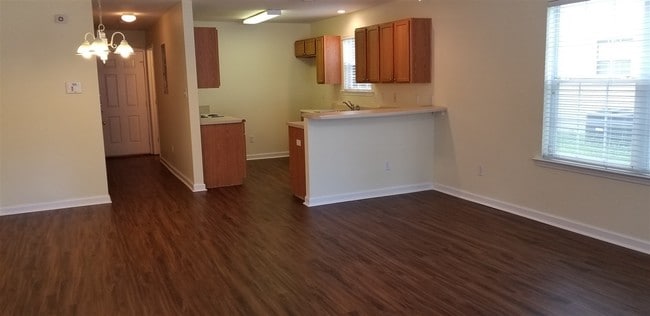 Building Photo - 2009 Fannie Dr