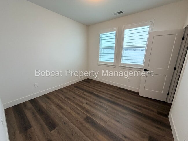 Building Photo - Modern Lock-and-Leave Living in the Heart of Carson City