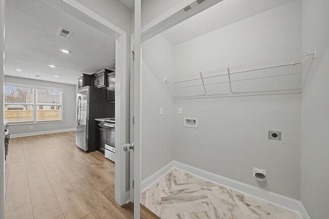 Building Photo - 199 Donegal Dr