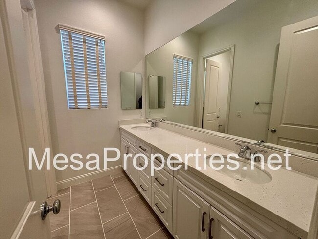 Building Photo - 10045 Goldenrod Ct