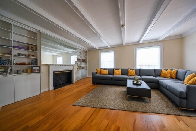 Primary Photo - 1712 Beacon St