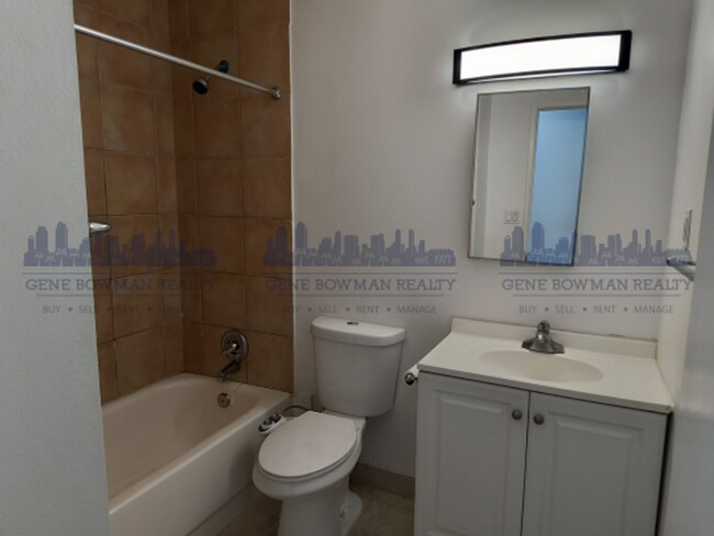 Building Photo - Charming 4-bedroom, 2-bathroom home located in the heart of San Diego