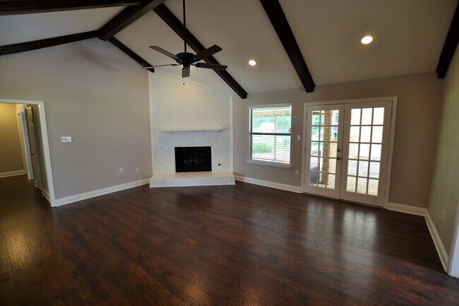 Building Photo - Newly renovated home in Beau Village Subdivision in Denham Springs near I-12