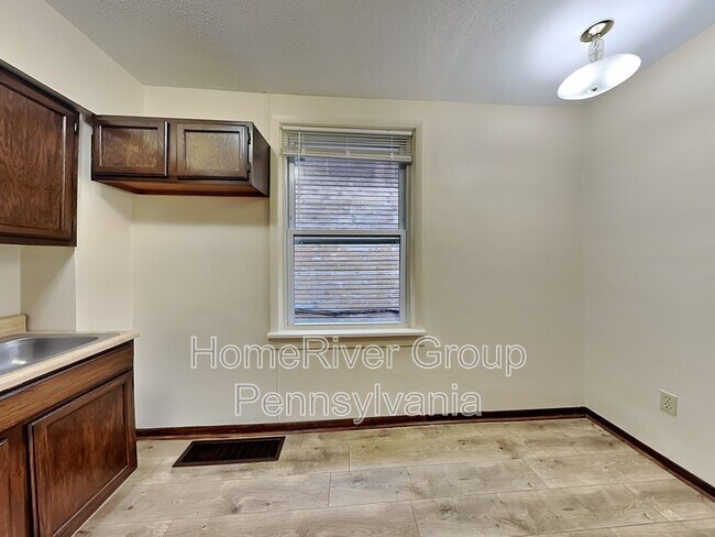 Building Photo - 707 Idlewood Ave
