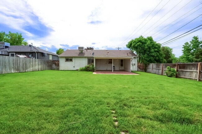 Building Photo - 2 Bedroom single family home in Denver