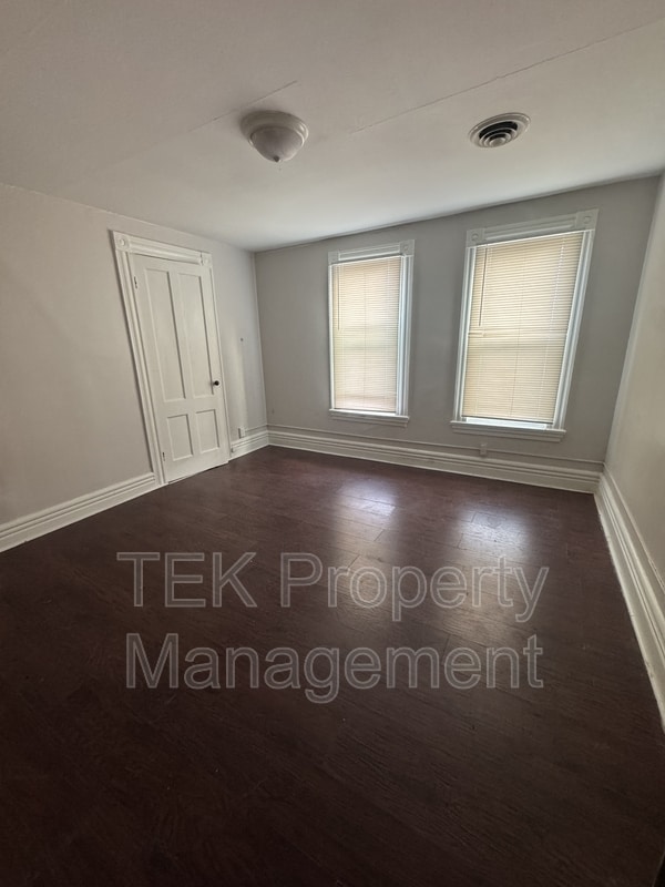 Building Photo - 7 Edmonds St