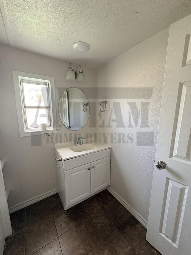 Building Photo - Cozy 3 Bed 1 Bath house