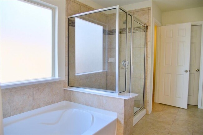 Building Photo - 16008 Hawthorne Heights Trail
