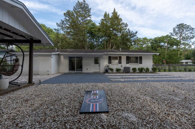 Building Photo - 3204 NW 10th St