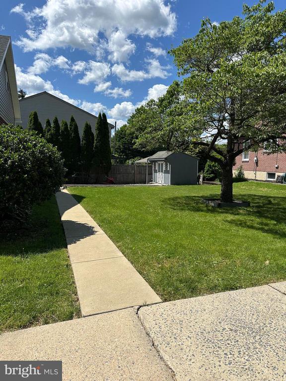 Building Photo - 2102 Reading Ave