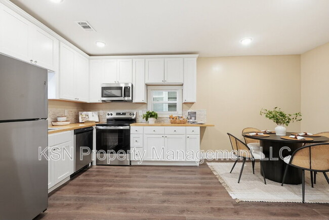 Building Photo - 716 W 38th St