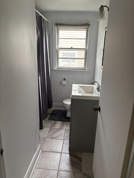 Building Photo - 215 Palatine Ave