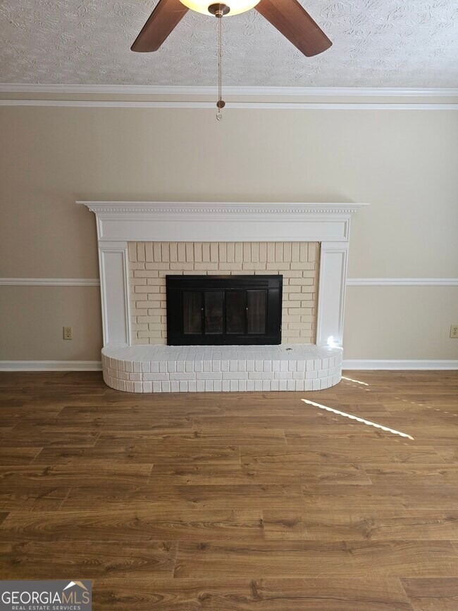 Building Photo - 102 Sauterne Way