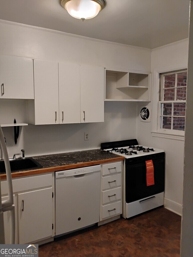 Building Photo - 1845 Monroe Dr NE