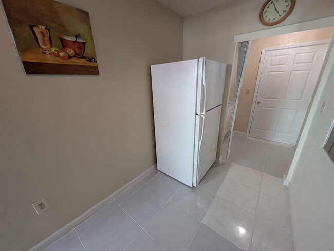 Building Photo - 2817 Dolphin Dr