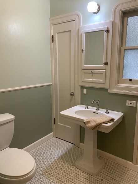 Building Photo - 1509 Estudillo St