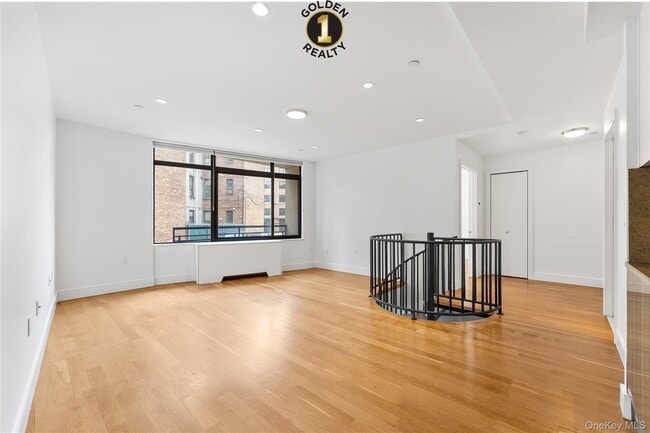 Building Photo - 29-11 12th St