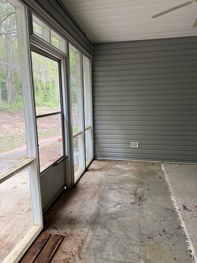 Building Photo - West Lane